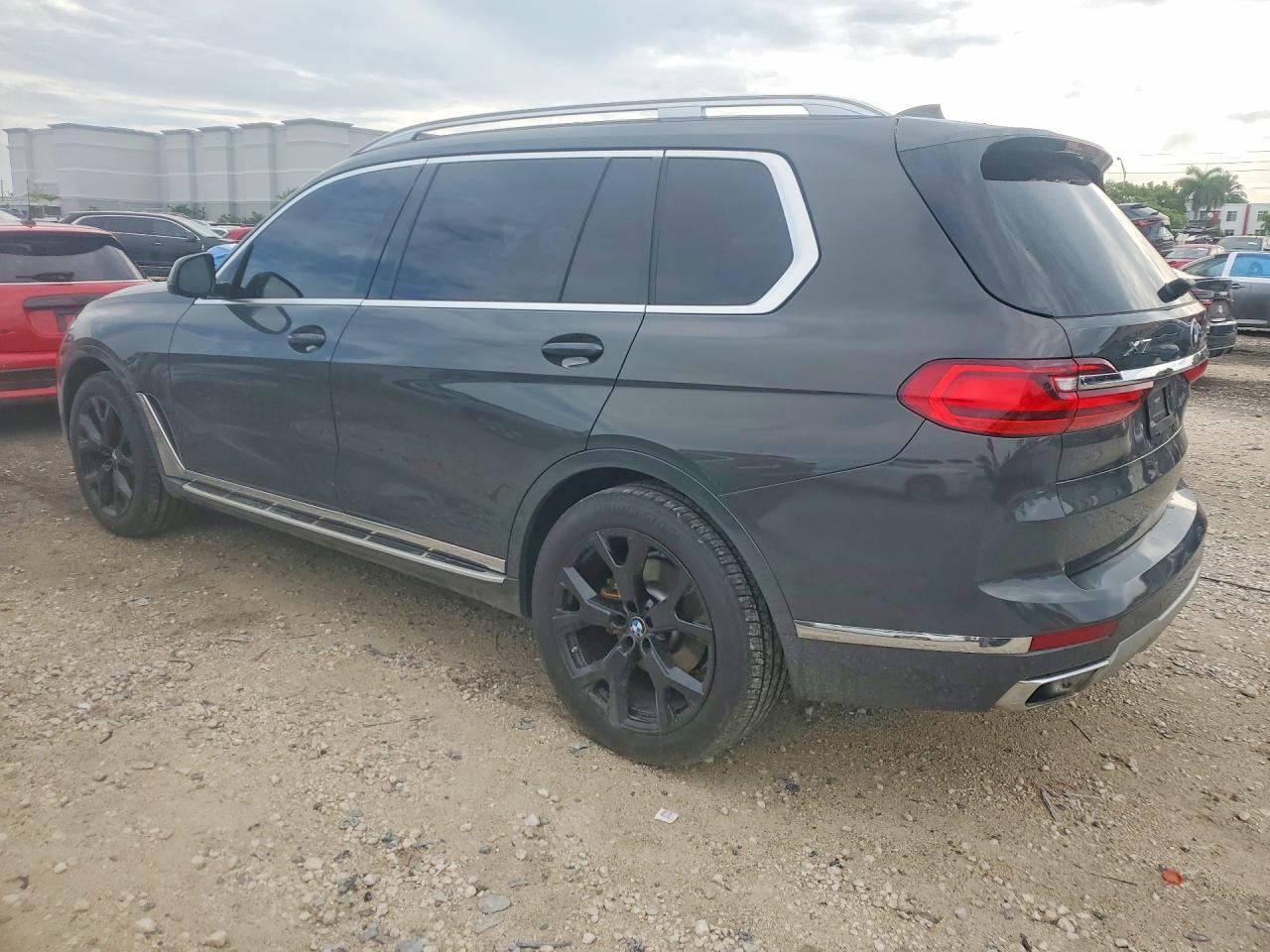2021 BMW X7 xDrive40I - Фото 2