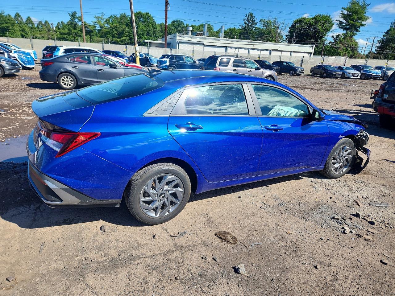 2024 Hyundai Elantra Sel - Image 3