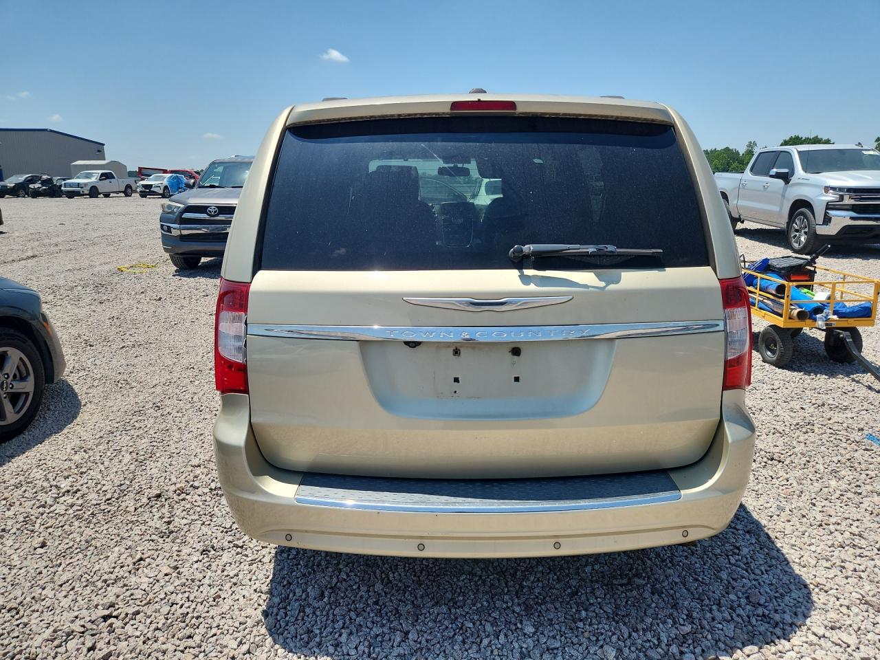 2011 Chrysler Town & Country Touring L - Image 6