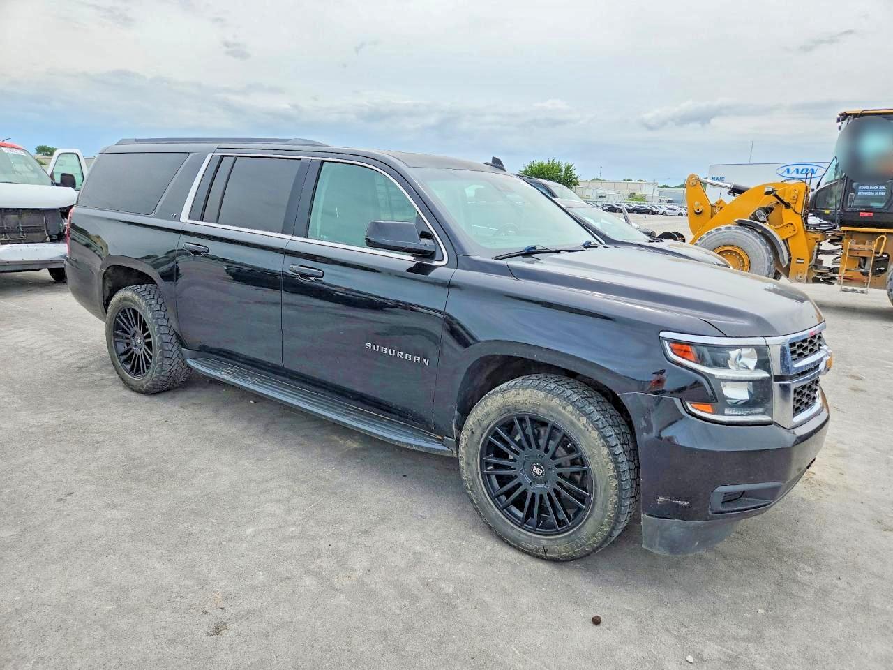 2017 Chevrolet Suburban C1500 Lt - Фото 4