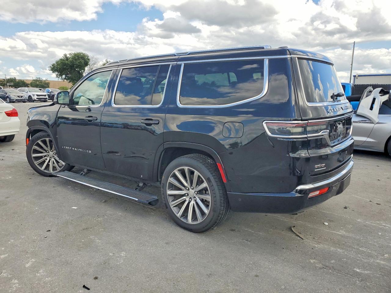 2023 Jeep Grand Wagoneer Series Ii - Image 2