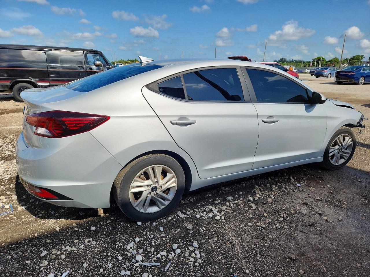 2020 Hyundai Elantra - Image 3
