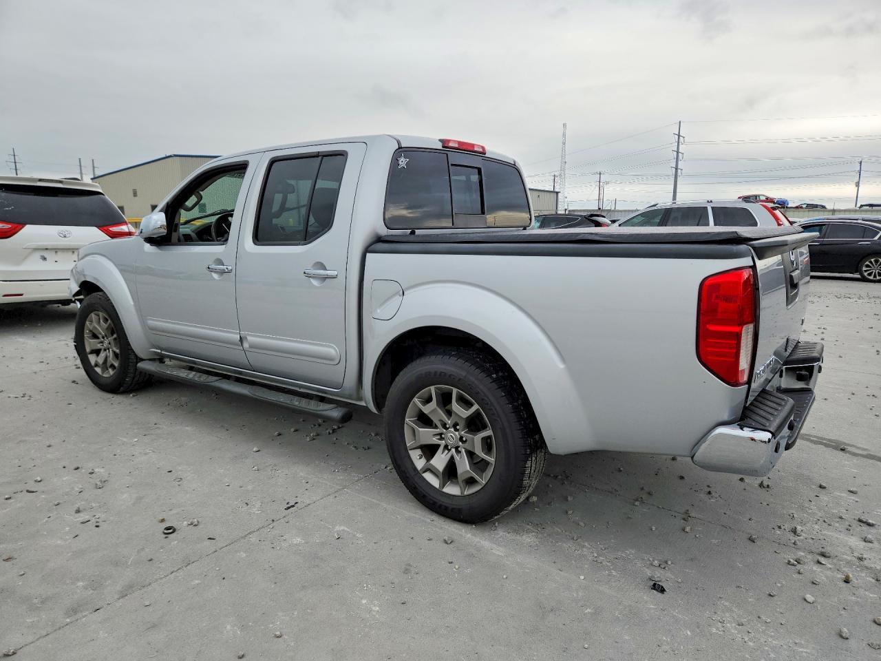2015 Nissan Frontier Sl - Image 2