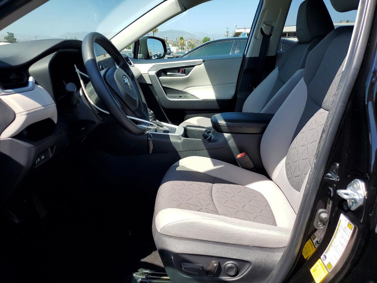 2025 Toyota Rav4 Xle - Image 7