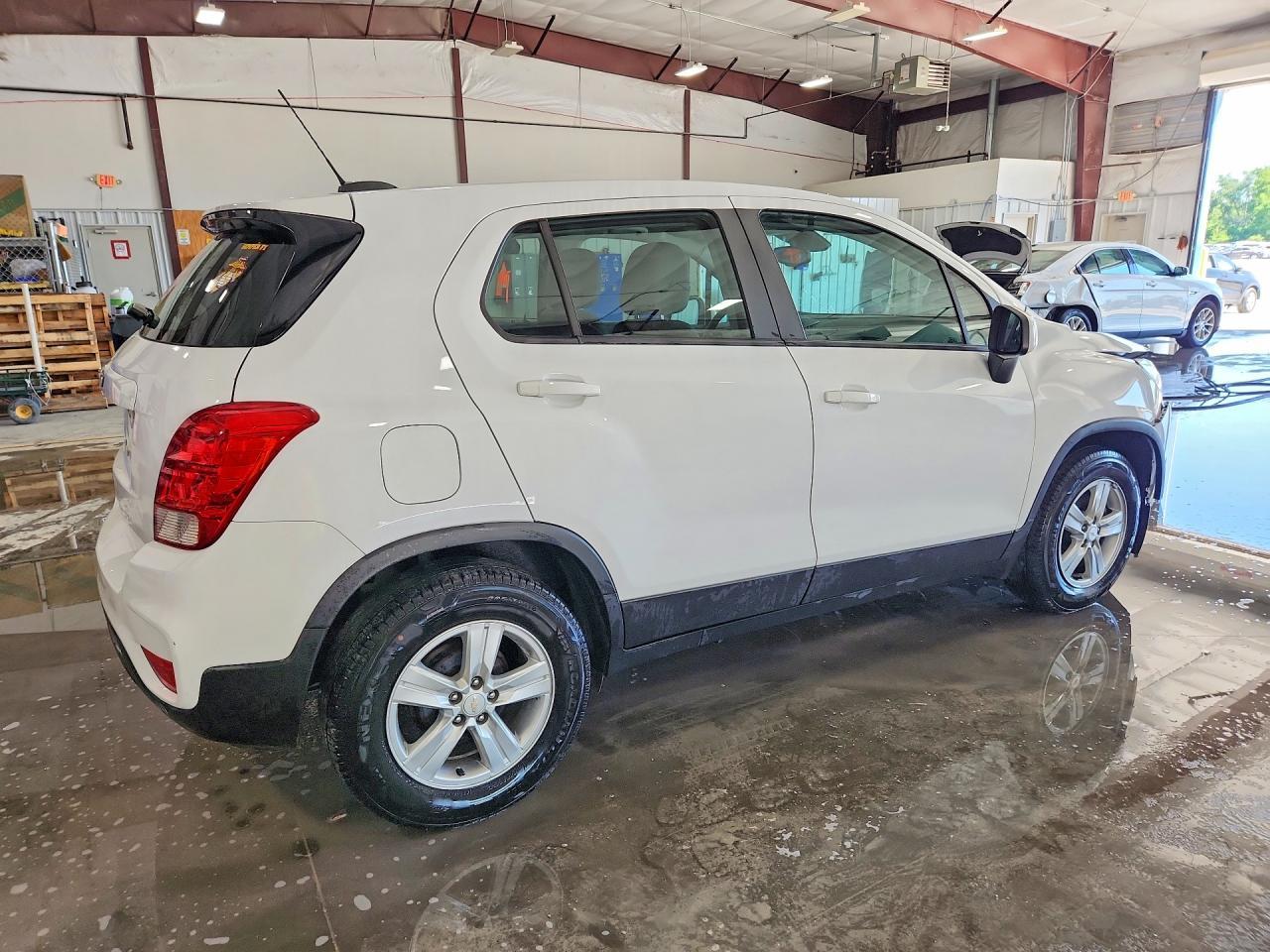 2021 Chevrolet Trax Ls - Image 3