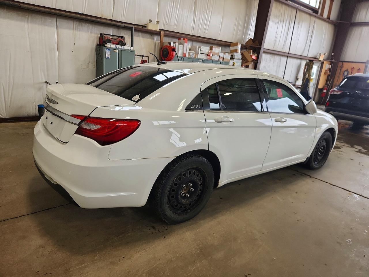 2013 Chrysler 200 Lx - Image 3