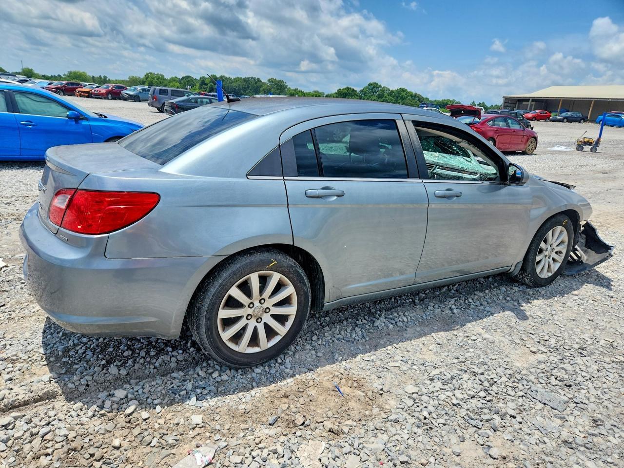 2010 Chrysler Sebring Limited - Image 3