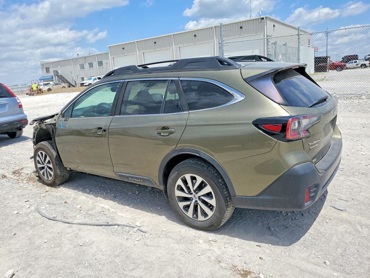 2020 Subaru Outback Premium - Фото 2