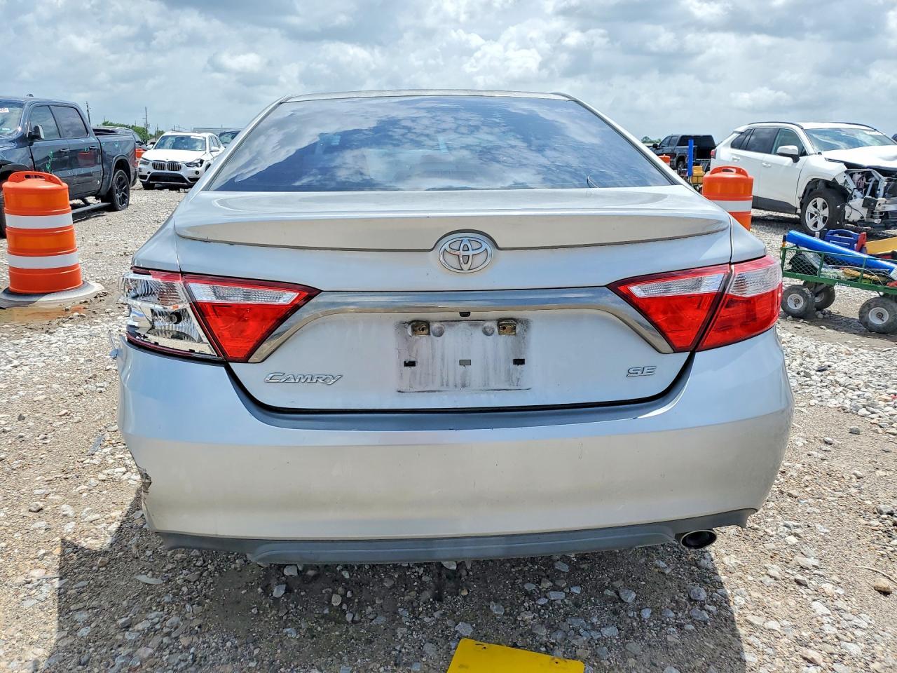 2016 Toyota Camry Se - Фото 6