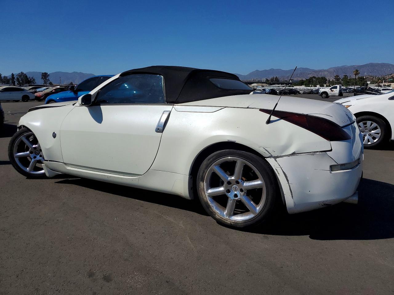 2004 Nissan 350Z Roadster - Image 2