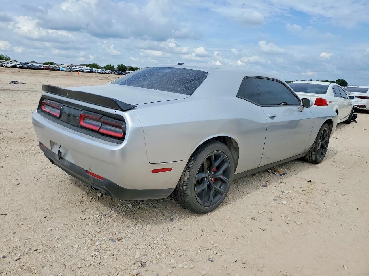2021 Dodge Challenger Sxt - Фото 3