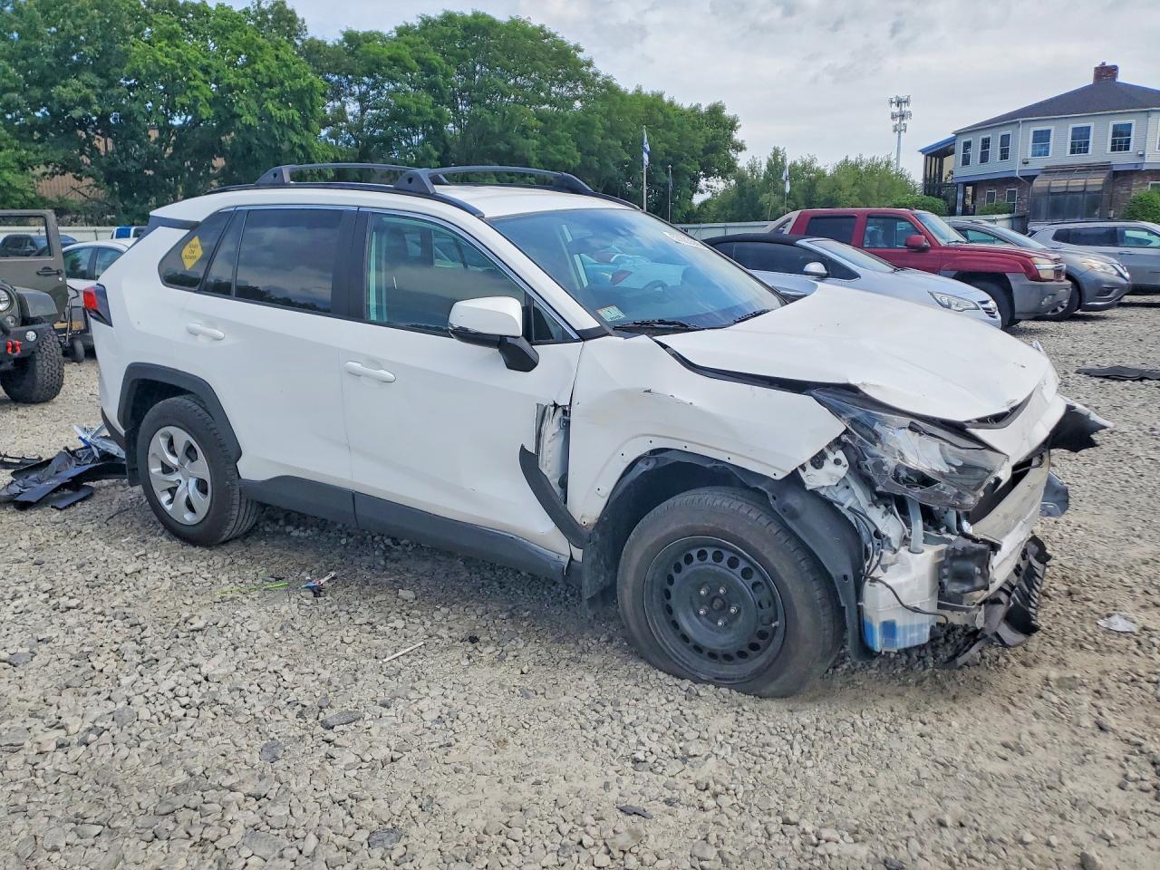 2020 Toyota Rav4 Le - Image 4