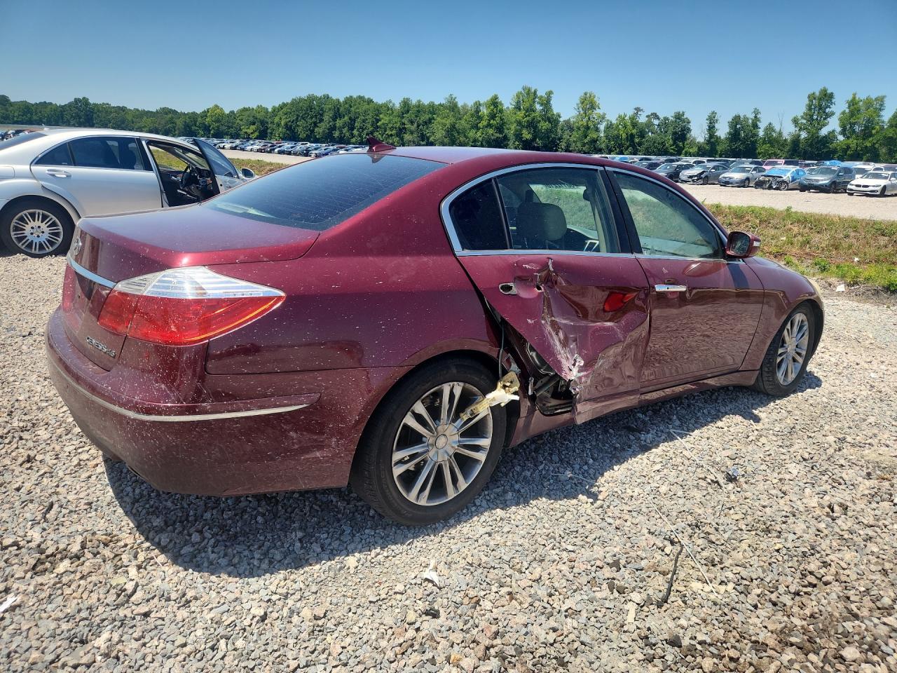 2011 Hyundai Genesis - Фото 3