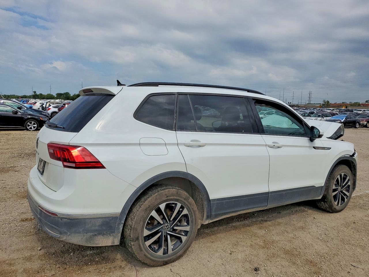 2022 Volkswagen Tiguan S - Image 3