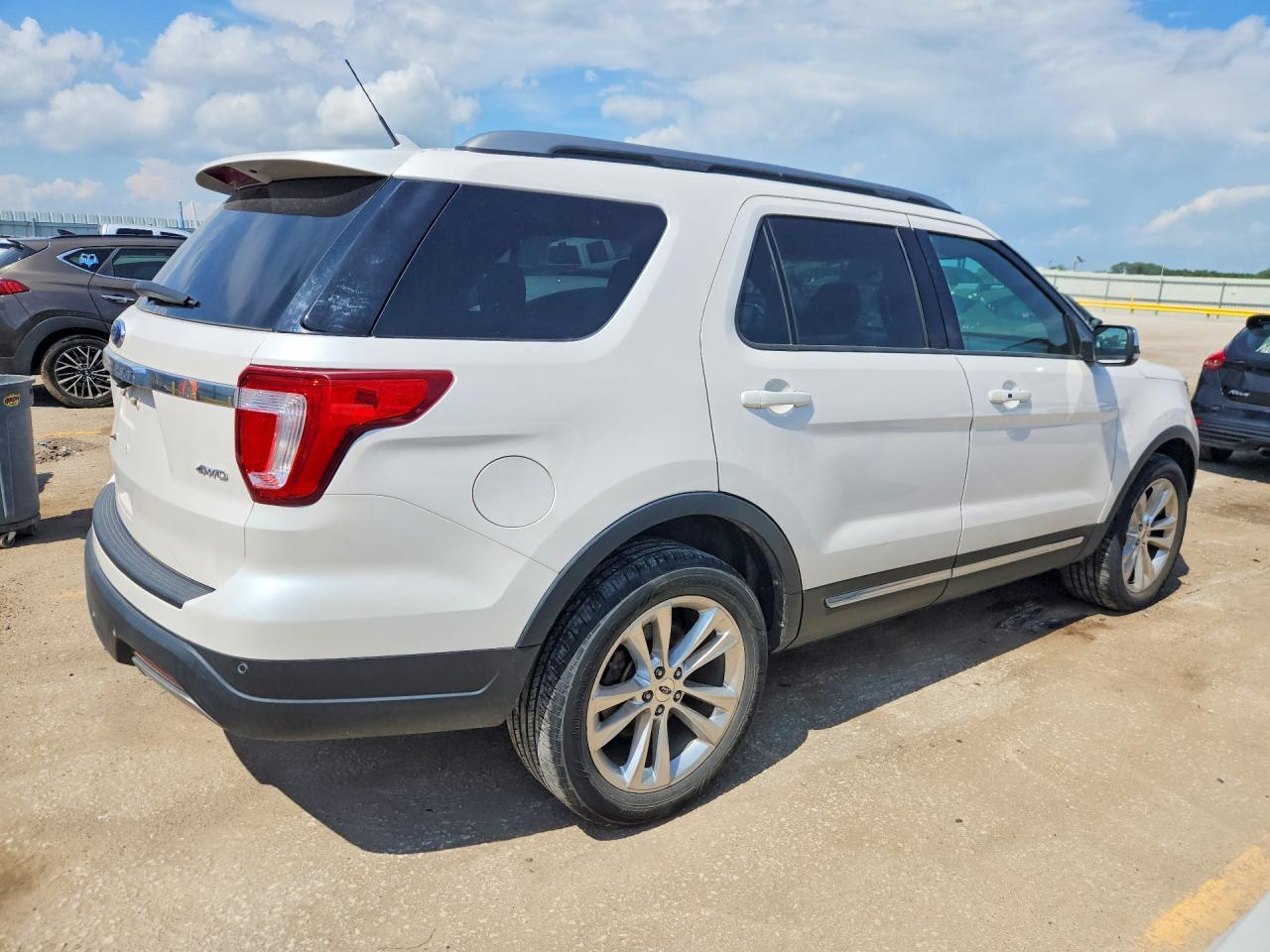 2019 Ford Explorer Xlt - Фото 3