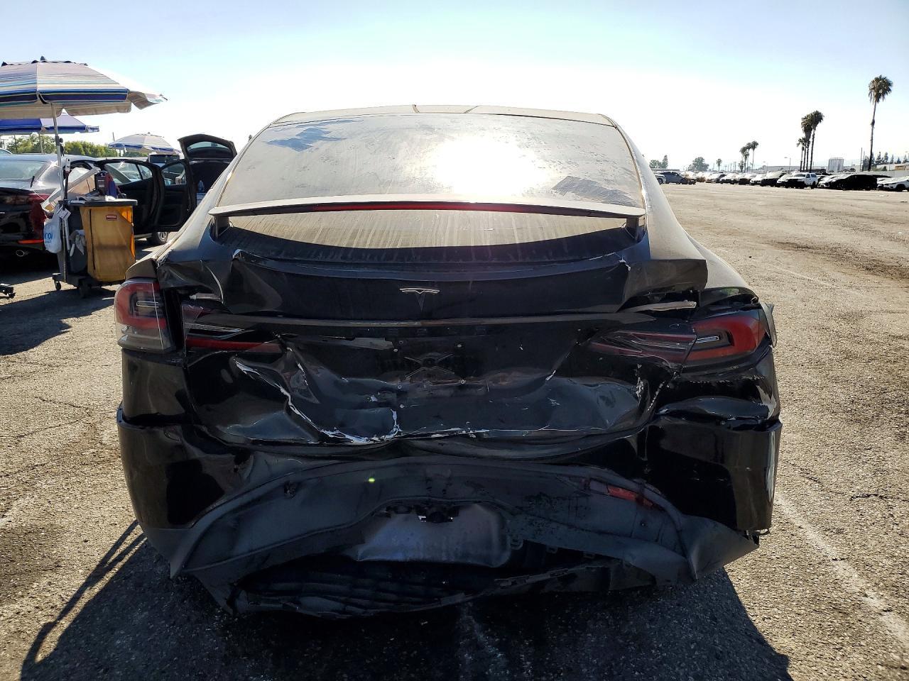 2022 Tesla Model X - Фото 6
