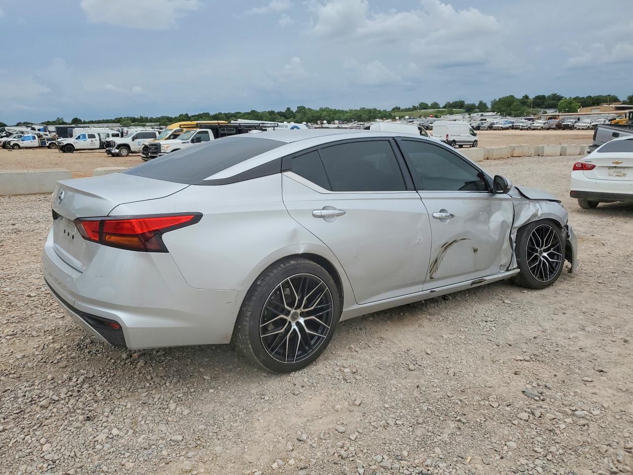 2020 Nissan Altima S - Фото 3