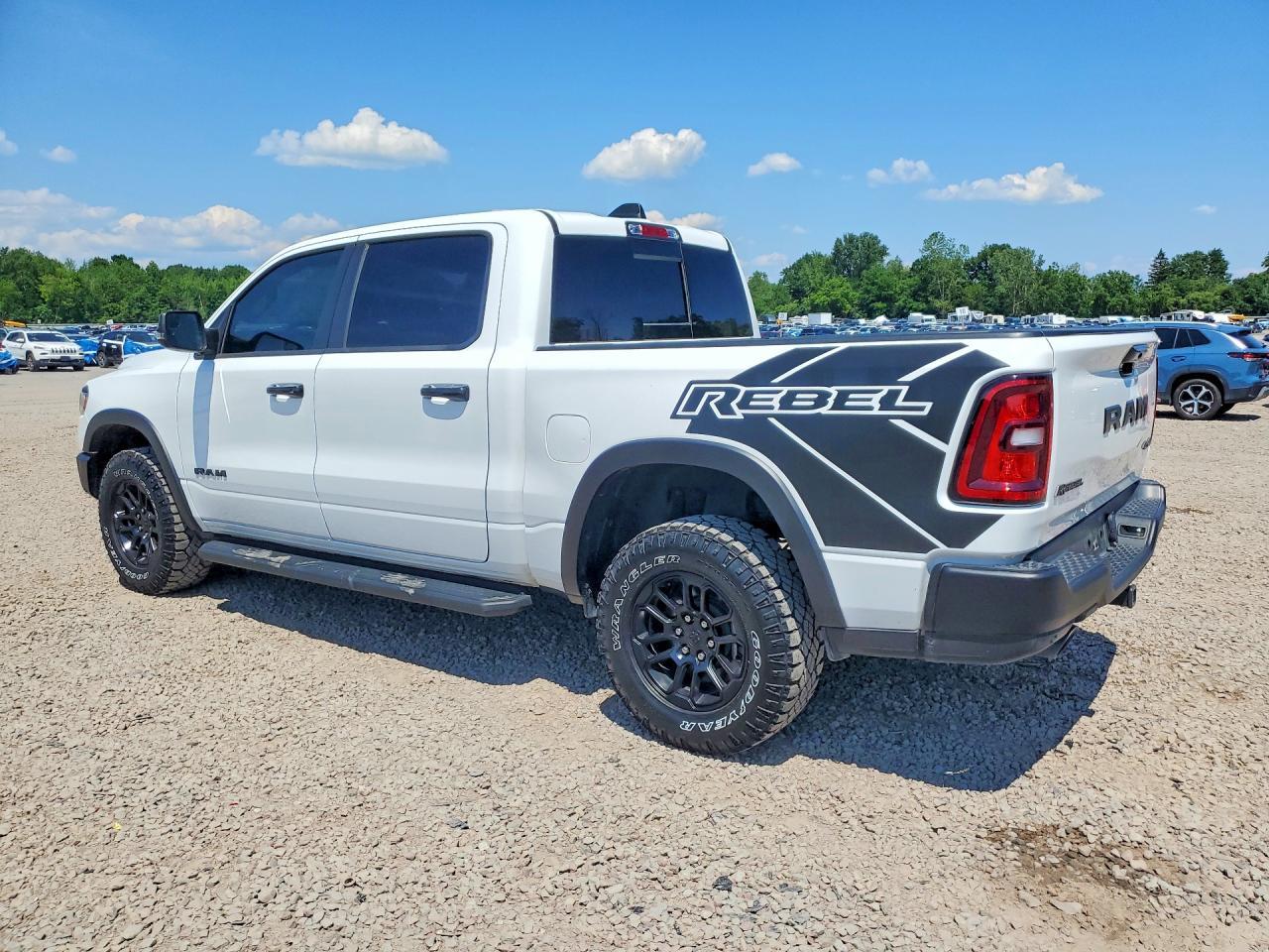 2025 Ram 1500 Rebel - Фото 2