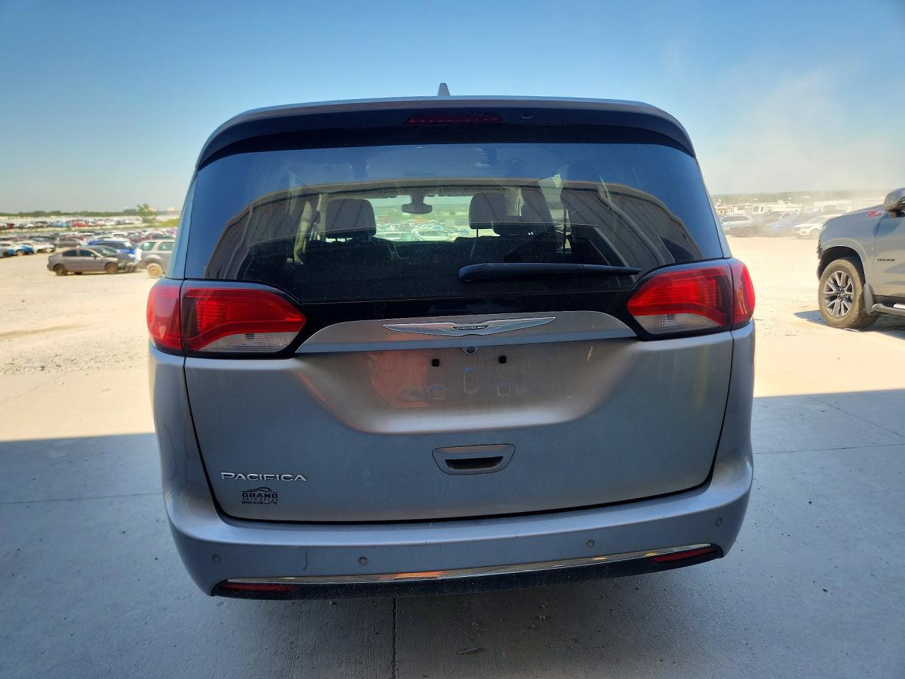 2017 Chrysler Pacifica Touring L - Фото 6