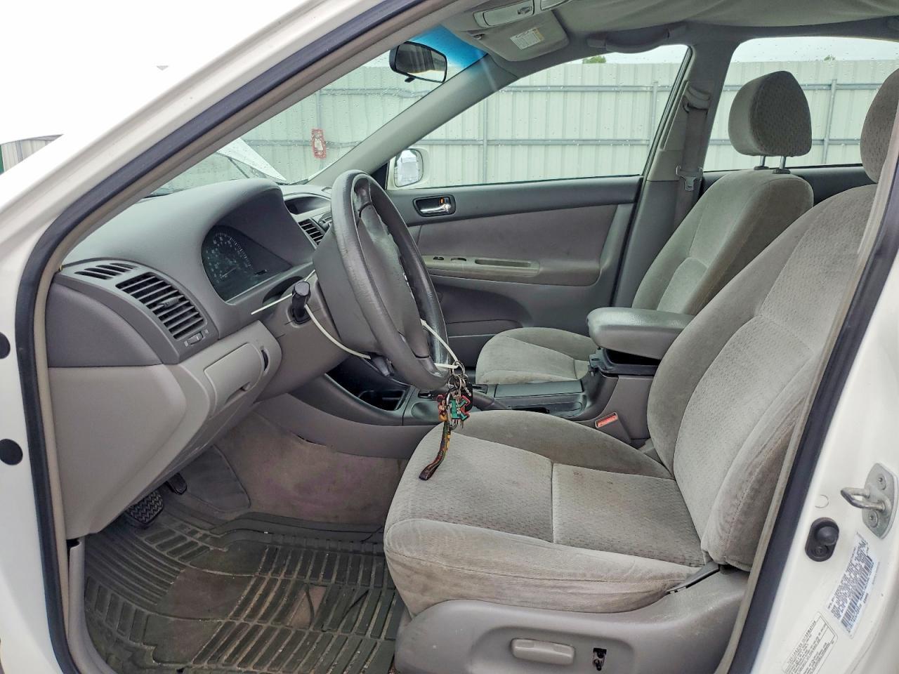 2002 Toyota Camry Le - Фото 7