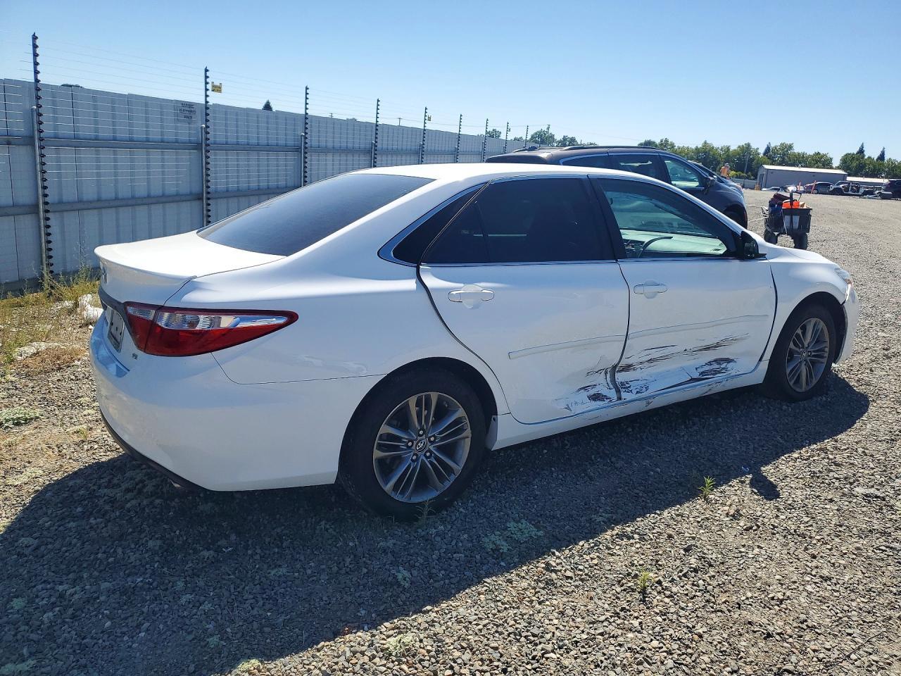 2017 Toyota Camry Se - Image 3