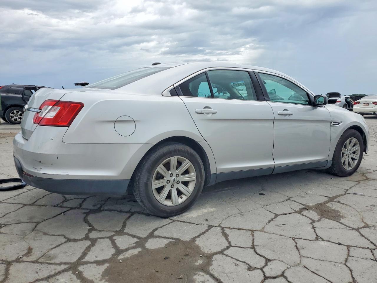 2011 Ford Taurus Se - Фото 3