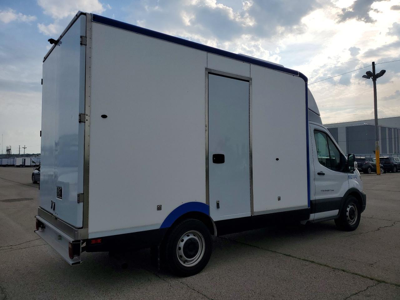 2022 Ford Transit Delivery Truck - Фото 3