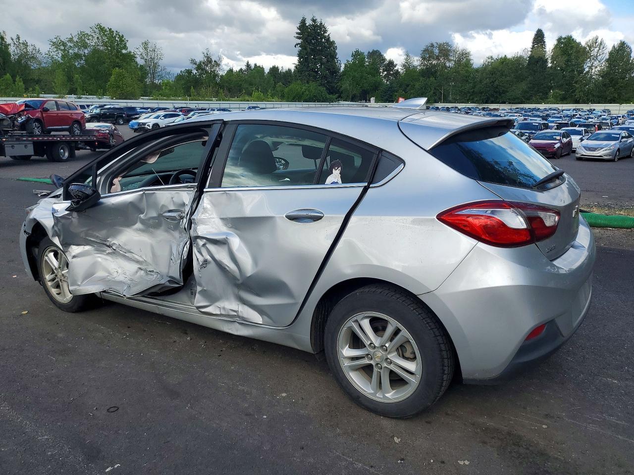 2018 Chevrolet Cruze Lt - Image 2