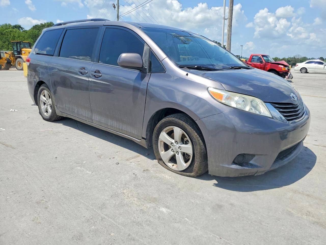 2014 Toyota Sienna Le - Image 4