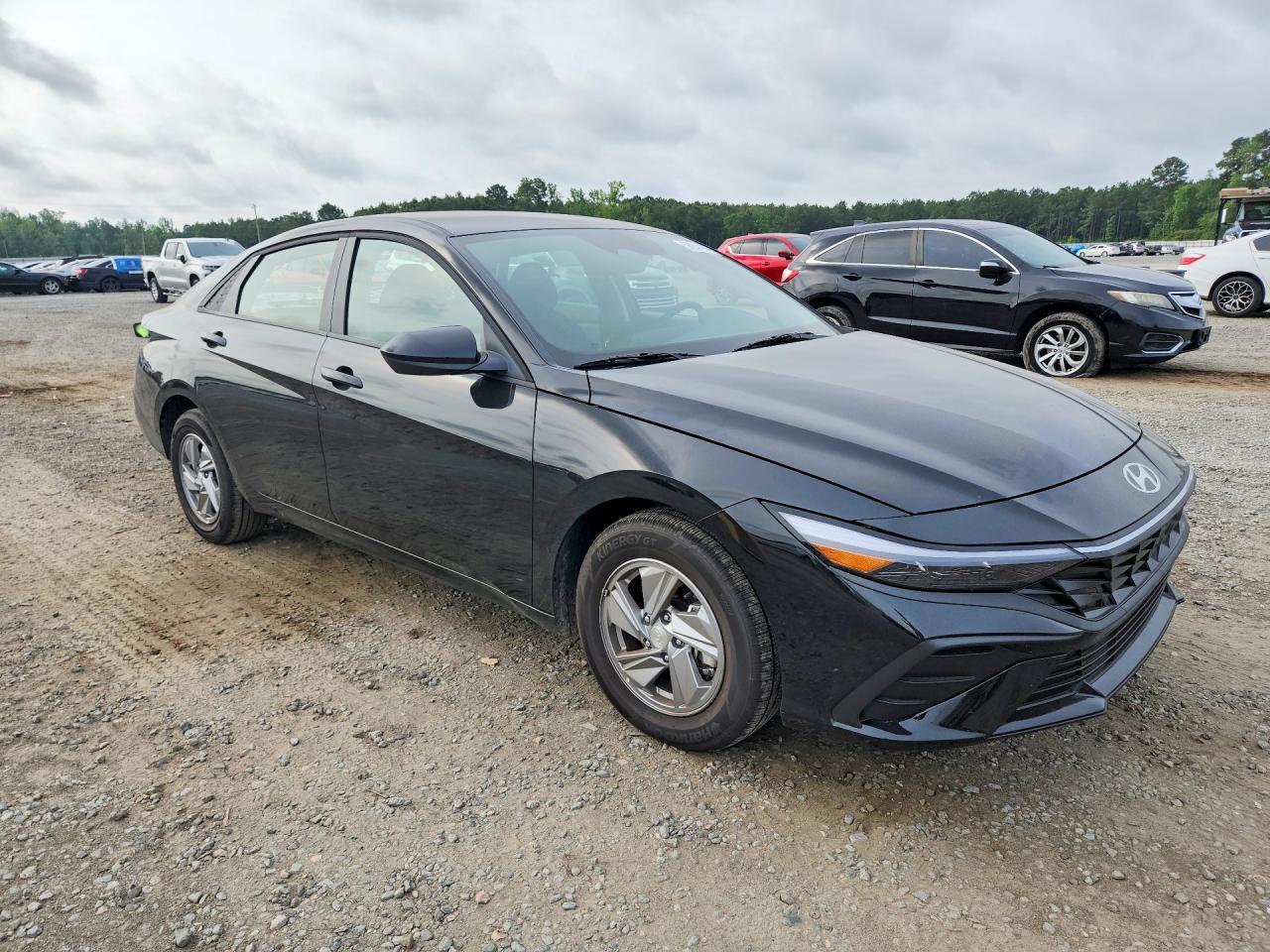 2026 Hyundai Elantra Se - Image 4