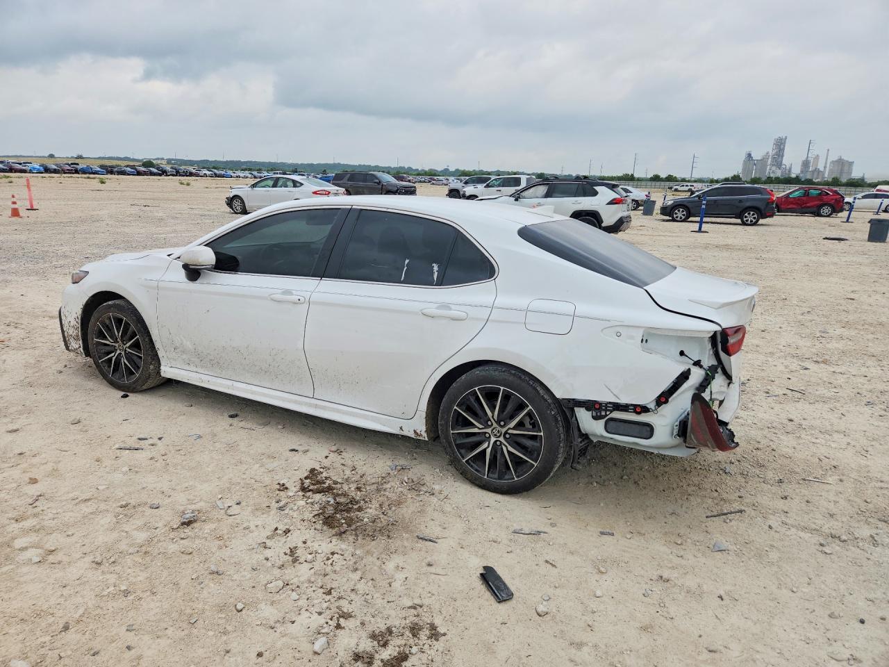 2024 Toyota Camry Se - Фото 2