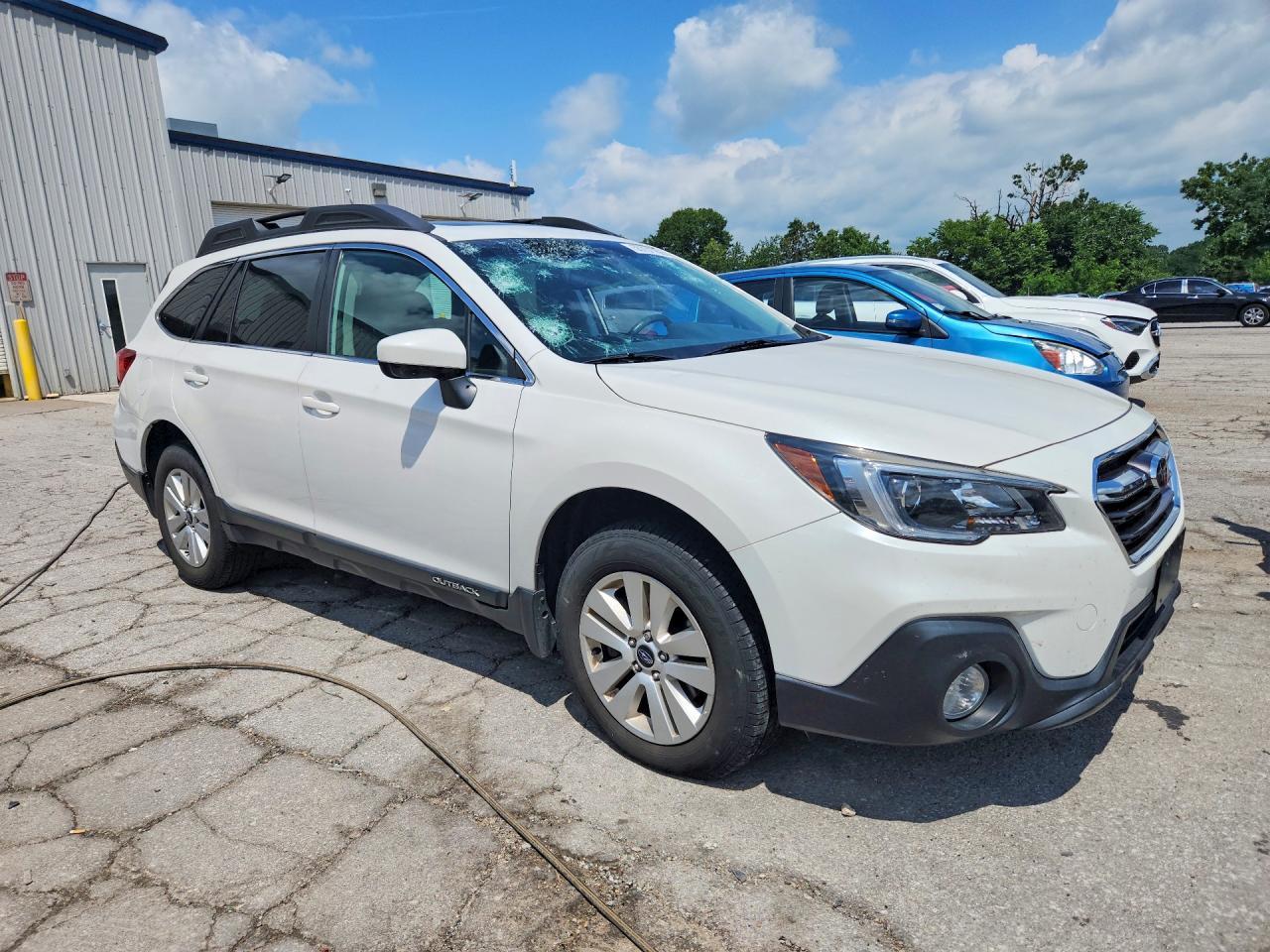 2018 Subaru Outback 2.5I Premium - Image 4