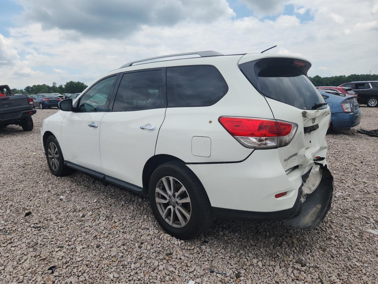 2016 Nissan Pathfinder S - Фото 2