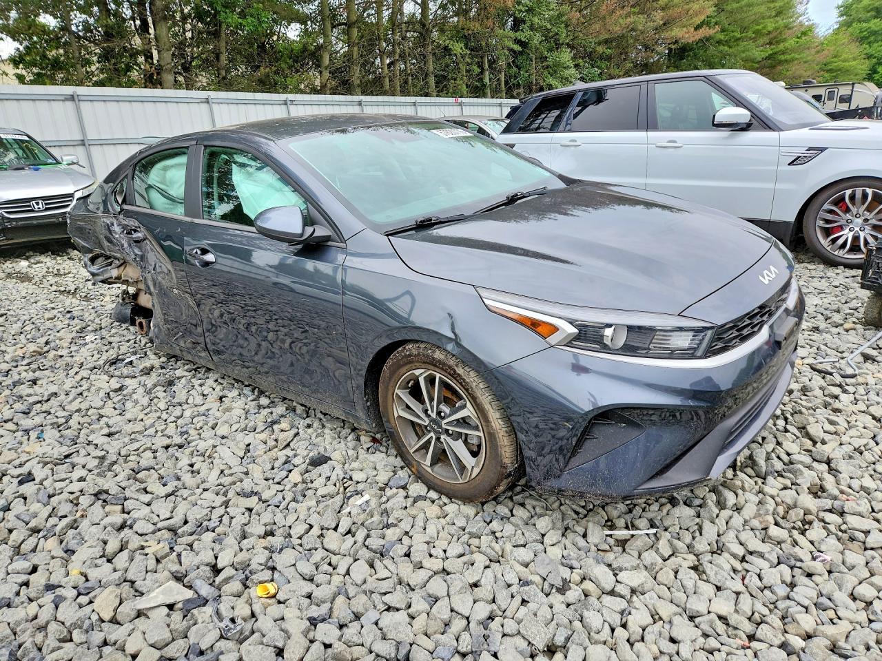 2022 Kia Forte Lxs - Image 4