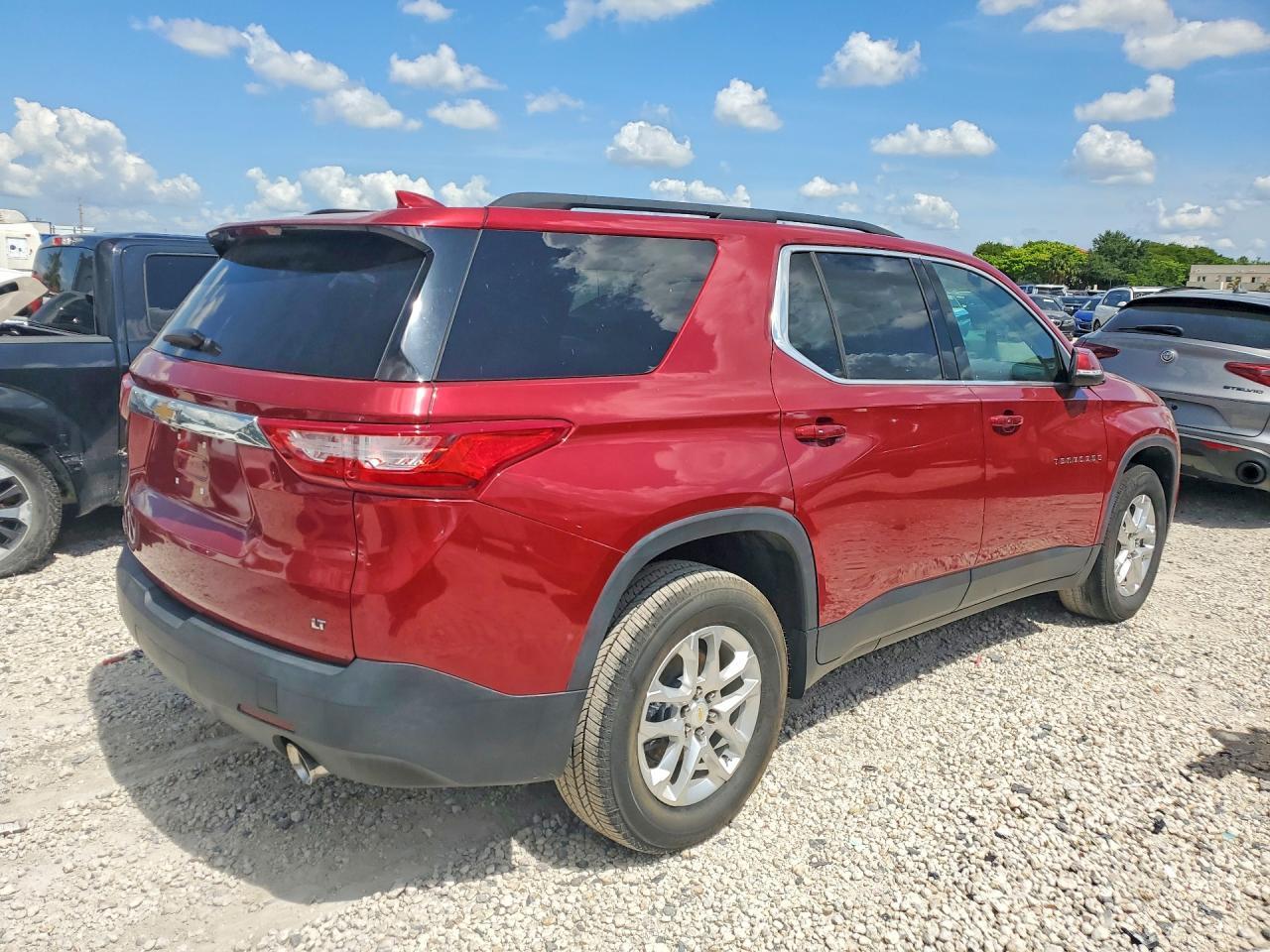 2021 Chevrolet Traverse Lt - Фото 3
