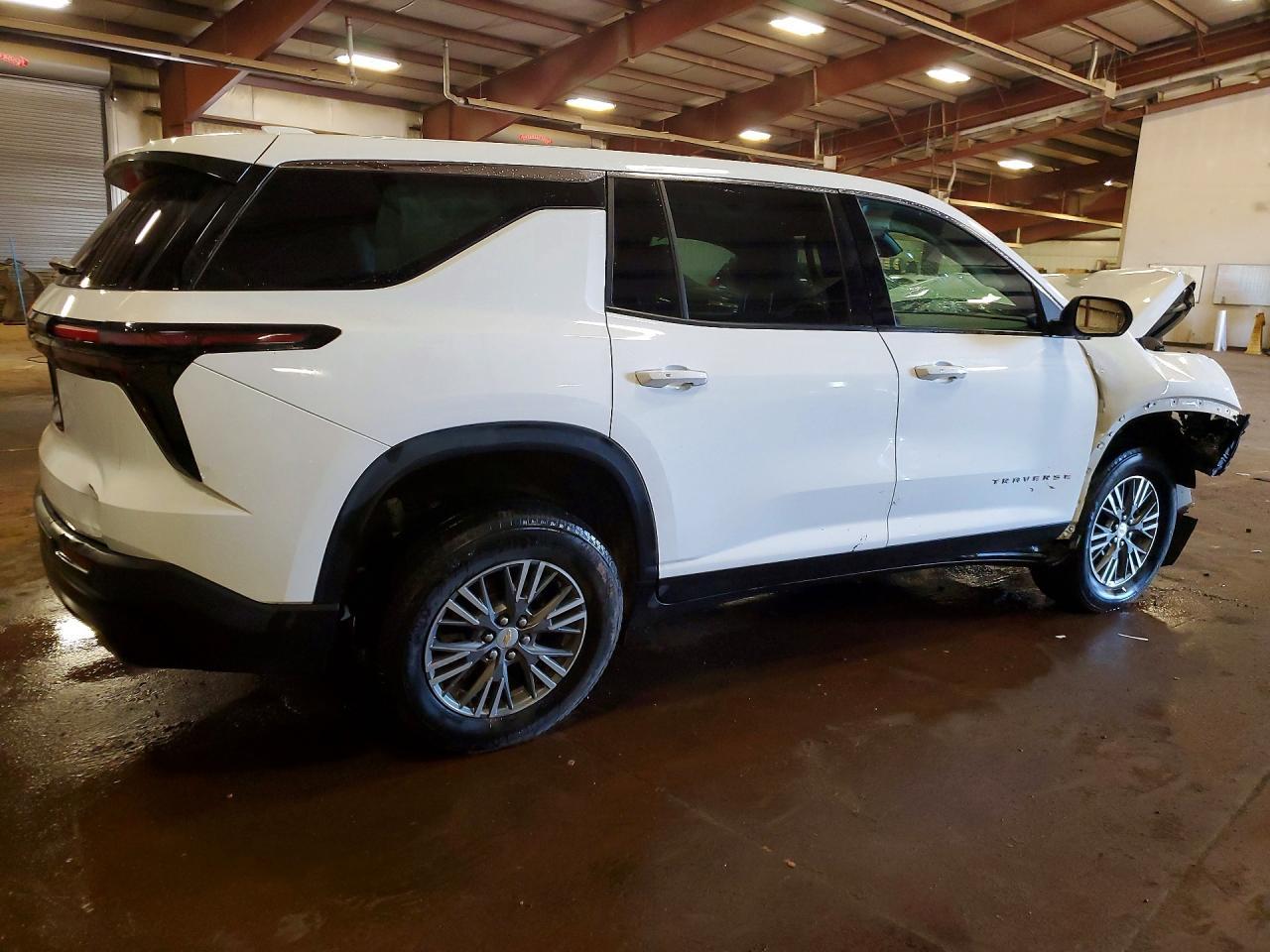 2024 Chevrolet Traverse Ls - Image 3