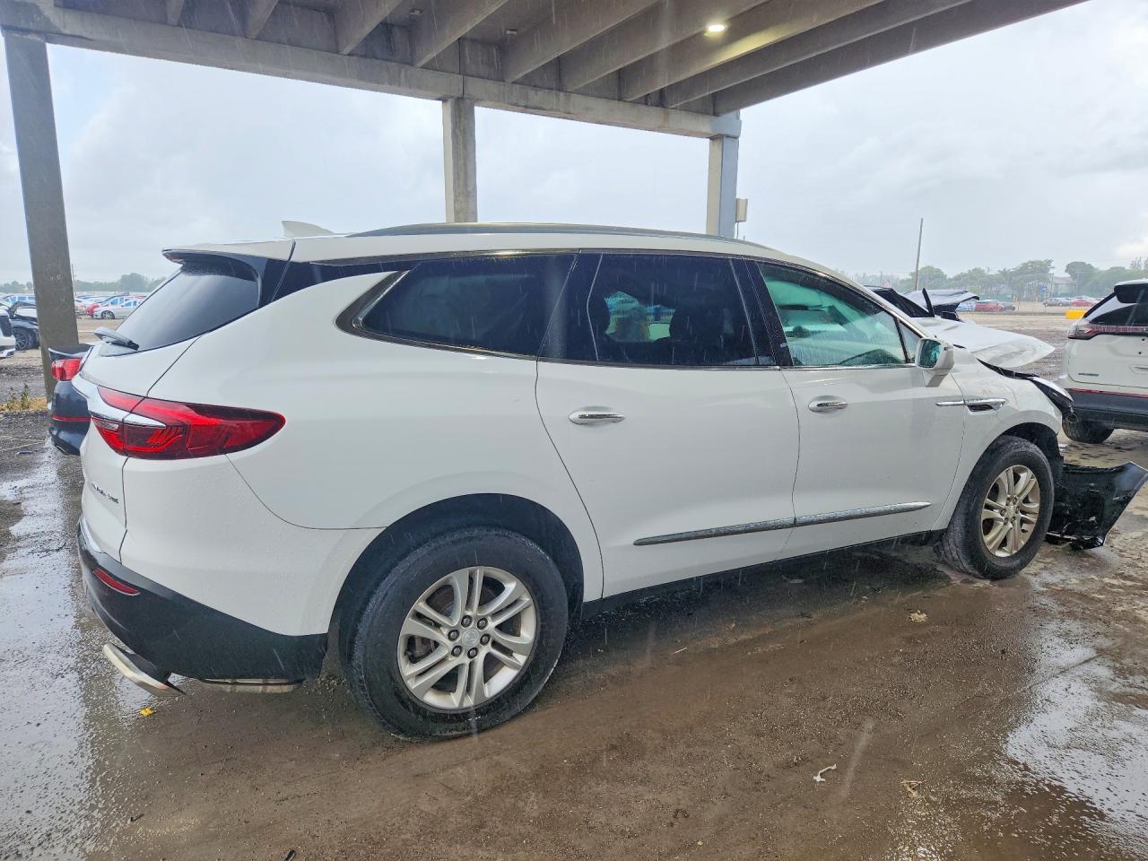 2018 Buick Enclave Essence - Image 3