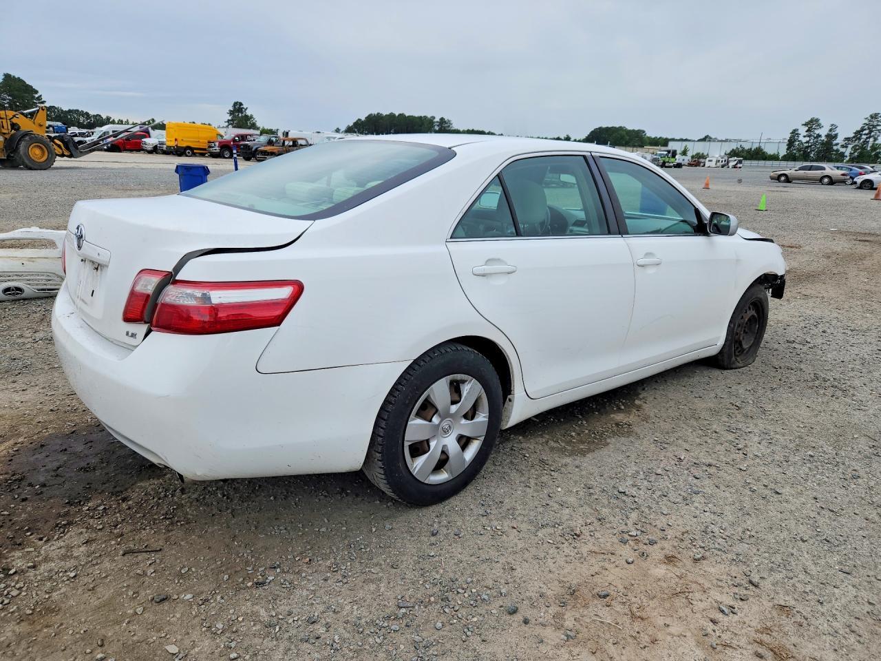 2009 Toyota Camry Le - Image 3