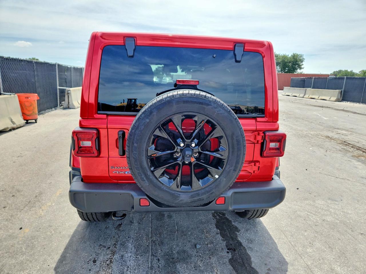 2025 Jeep Wrangler Sahara 4Xe - Фото 6