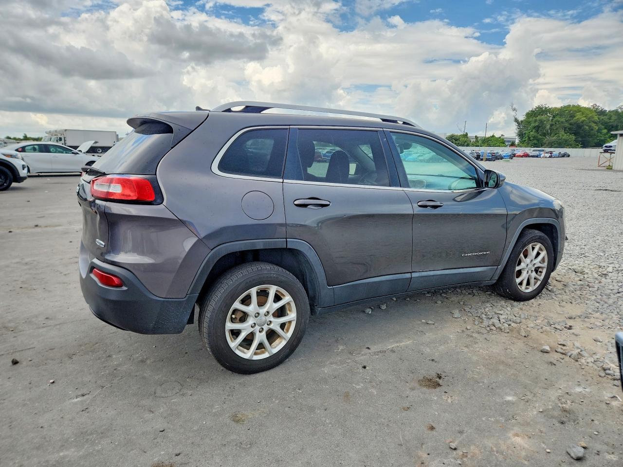 2015 Jeep Cherokee Latitude - Image 3