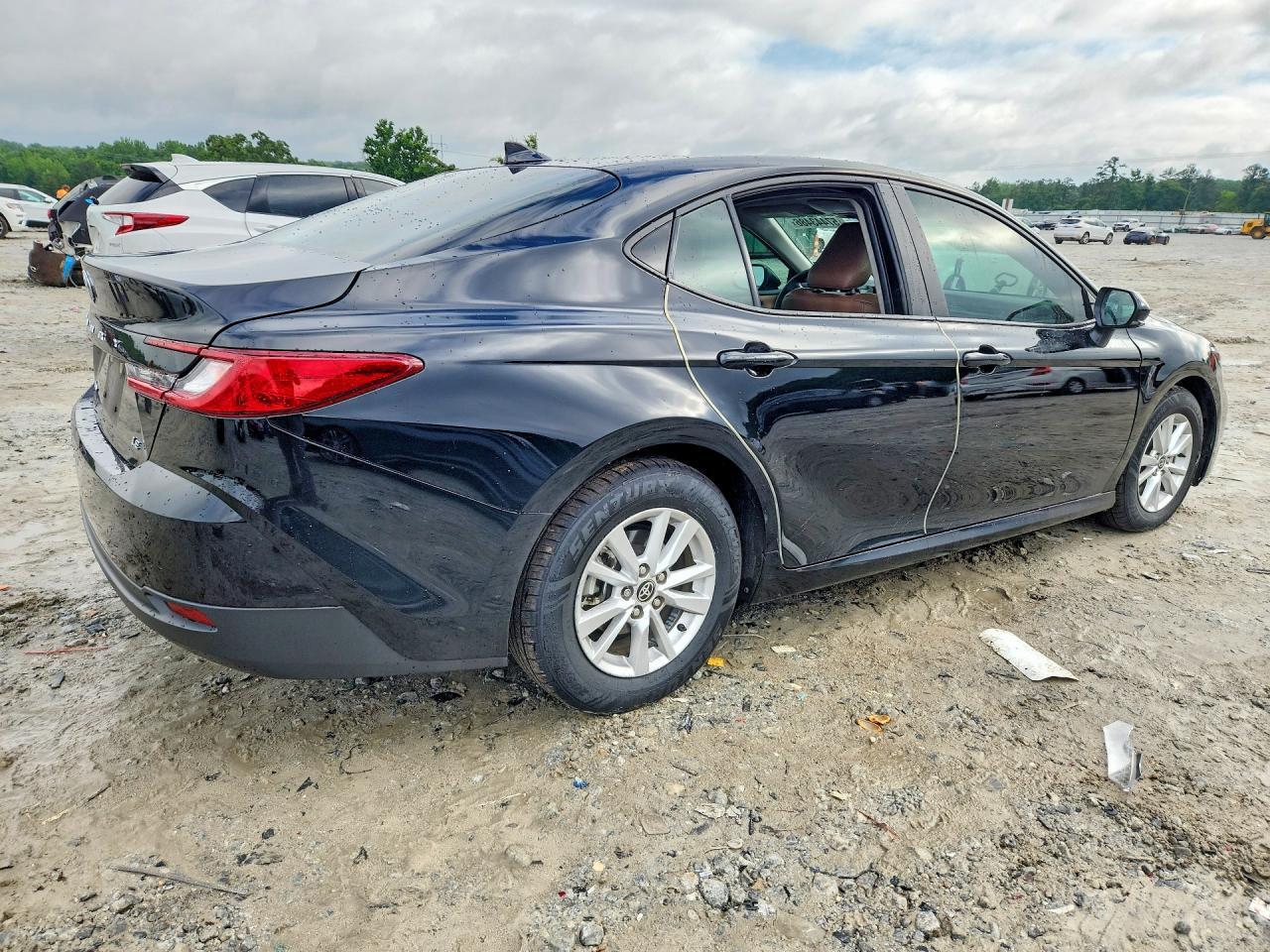 2025 Toyota Camry Le - Фото 3