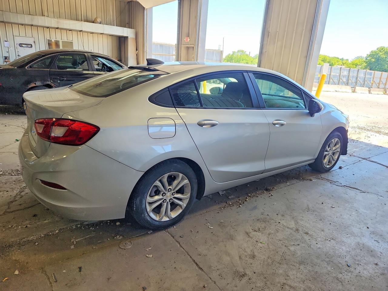 2019 Chevrolet Cruze - Фото 3