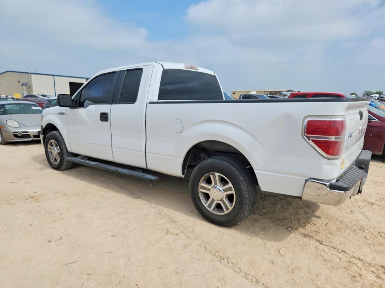 2011 Ford F150 Super Cab - Фото 2