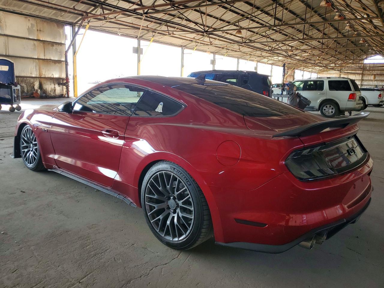 2021 Ford Mustang Gt - Фото 2