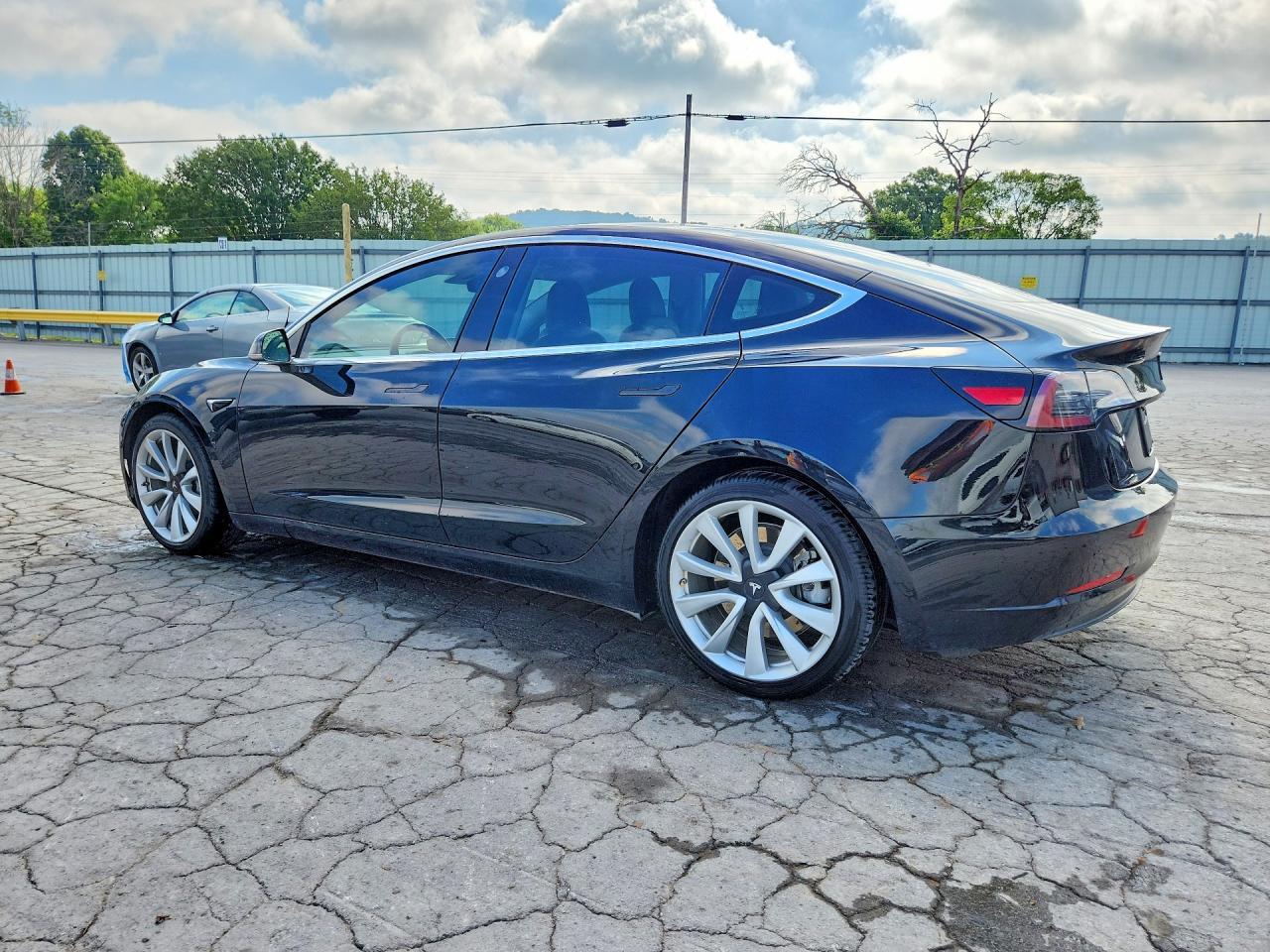 2019 Tesla Model 3 - Фото 2