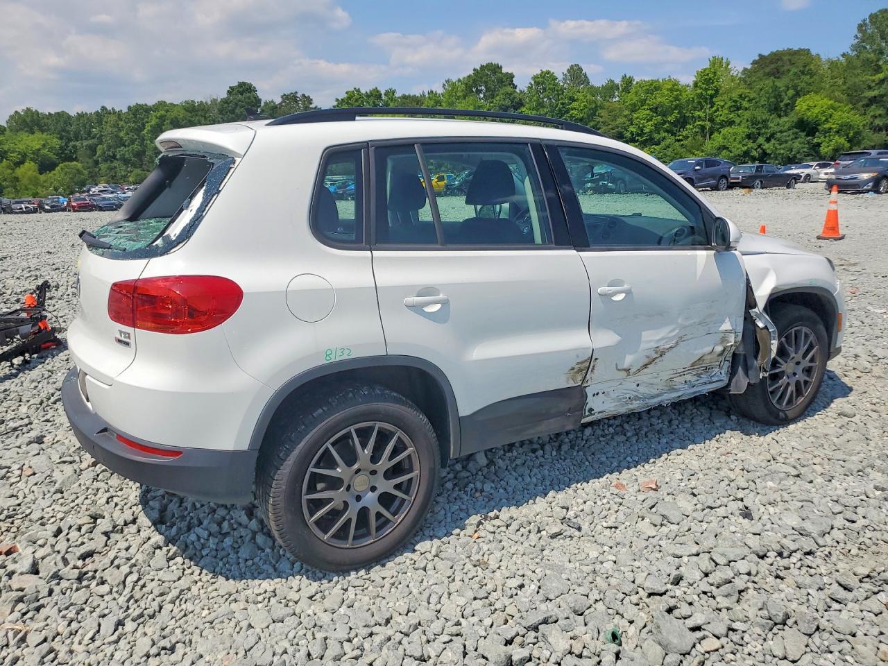 2018 Volkswagen Tiguan Limited - Image 3