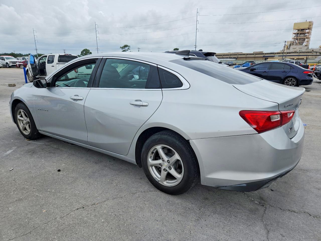 2018 Chevrolet Malibu Ls - Фото 2