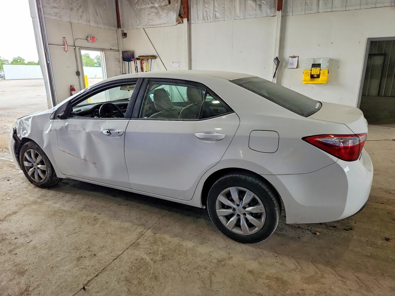2015 Toyota Corolla Le - Фото 2