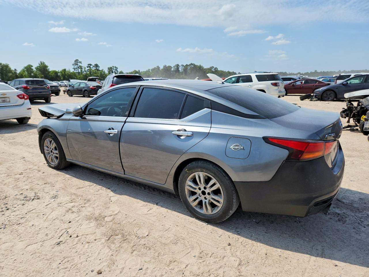 2020 Nissan Altima S - Фото 2