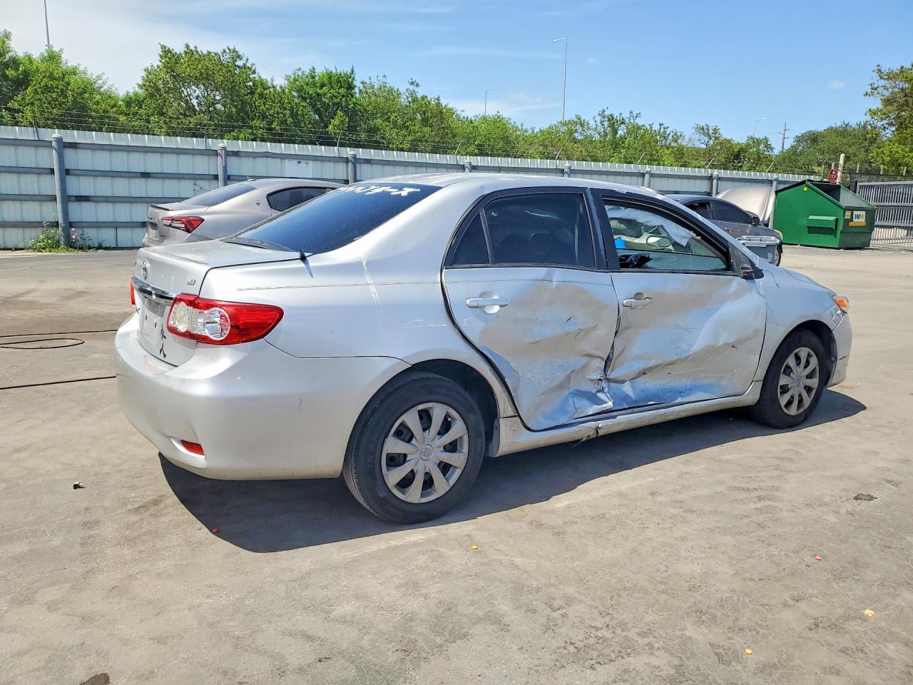 2011 Toyota Corolla Le - Image 3